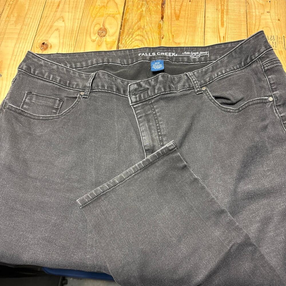 Women’s 24W skinny jeans